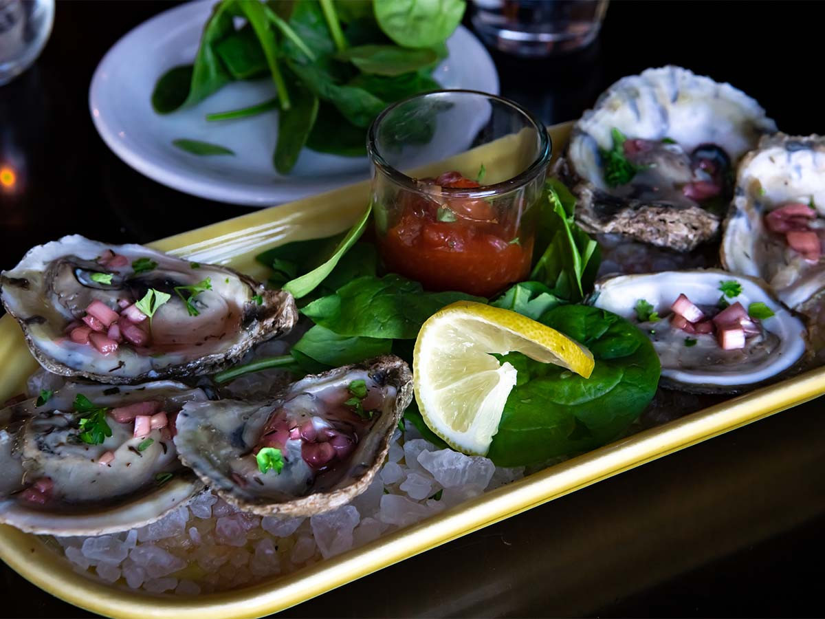 the livery tavern oysters on the half shell 1200x900