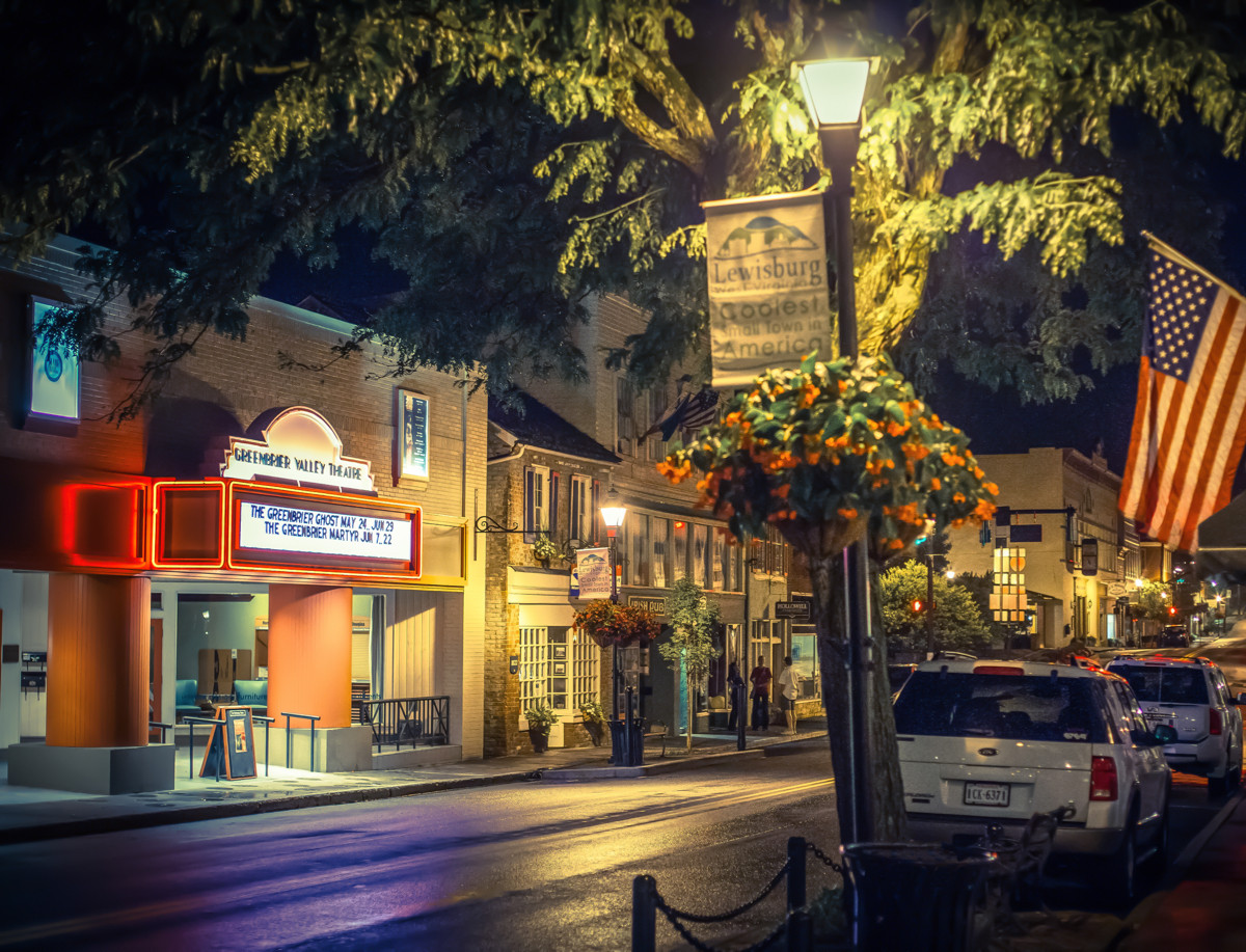 Downtown Lewisburg at night