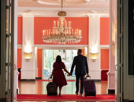 couple checking into the greenbrier 1200x900