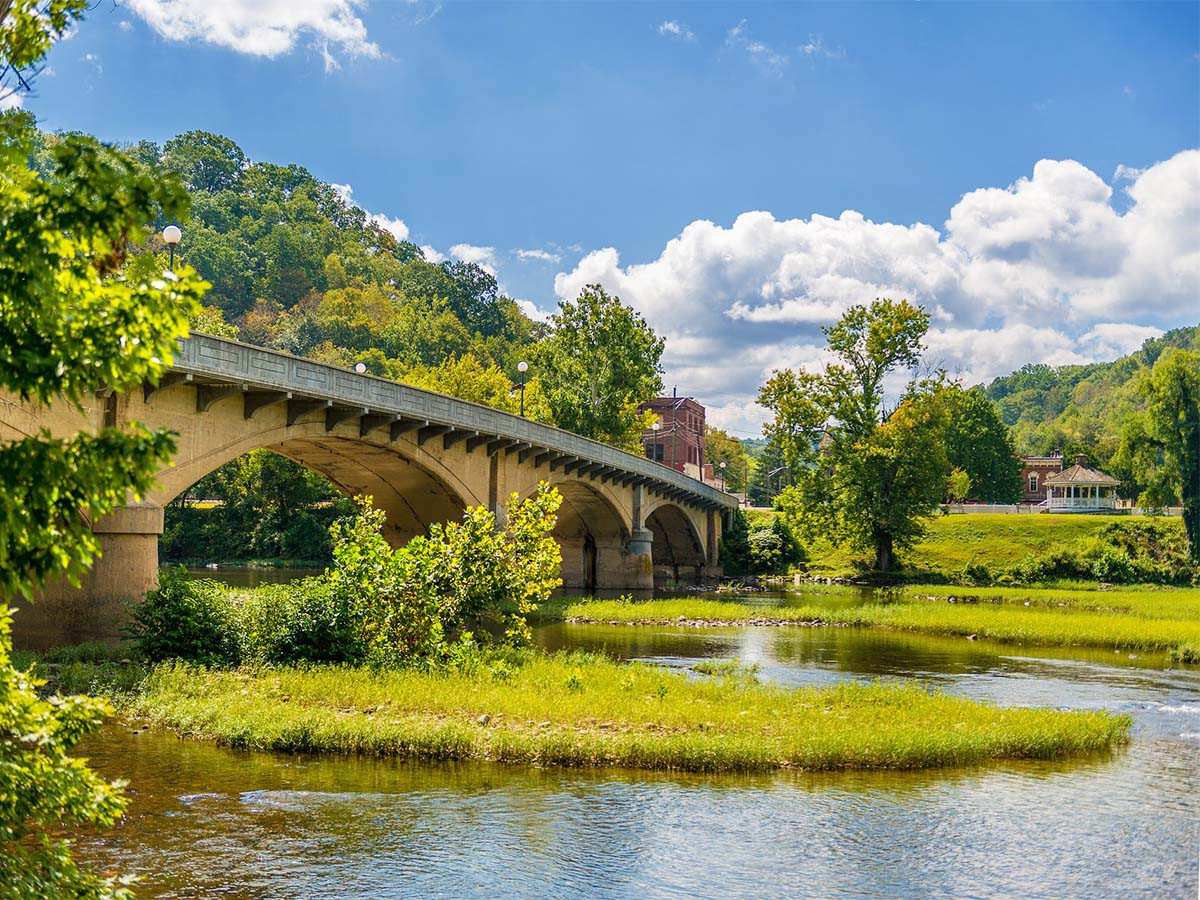 Alderson wv memoria pedestrian bridge 1200x900