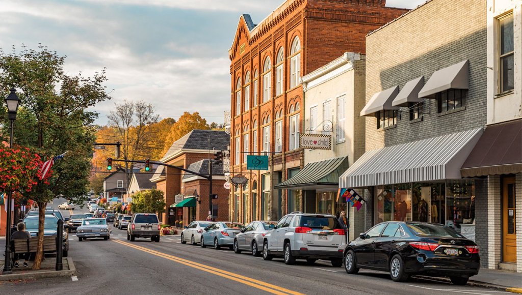 downtown lewisburg on washington street 1200x680.