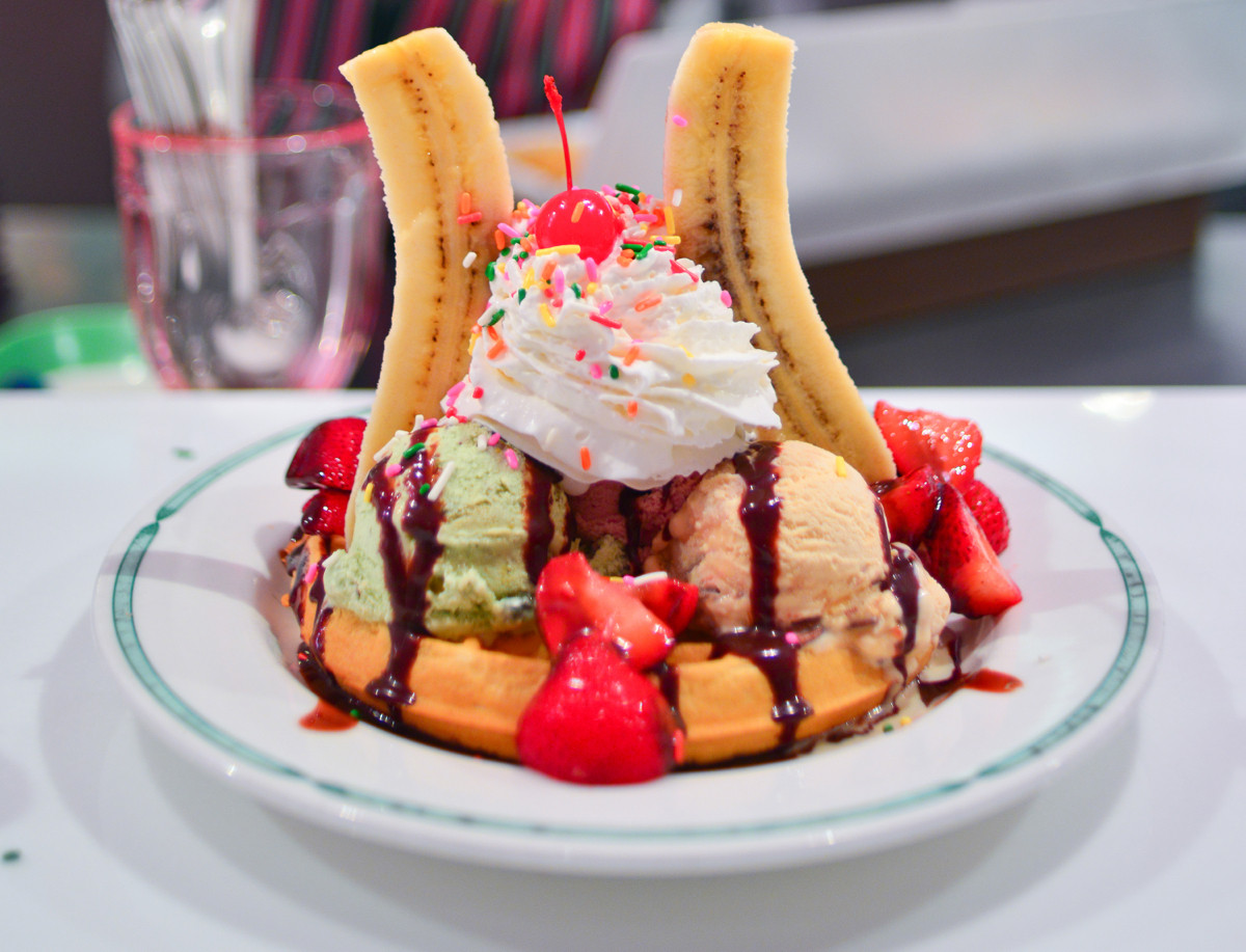 Banana split waffle