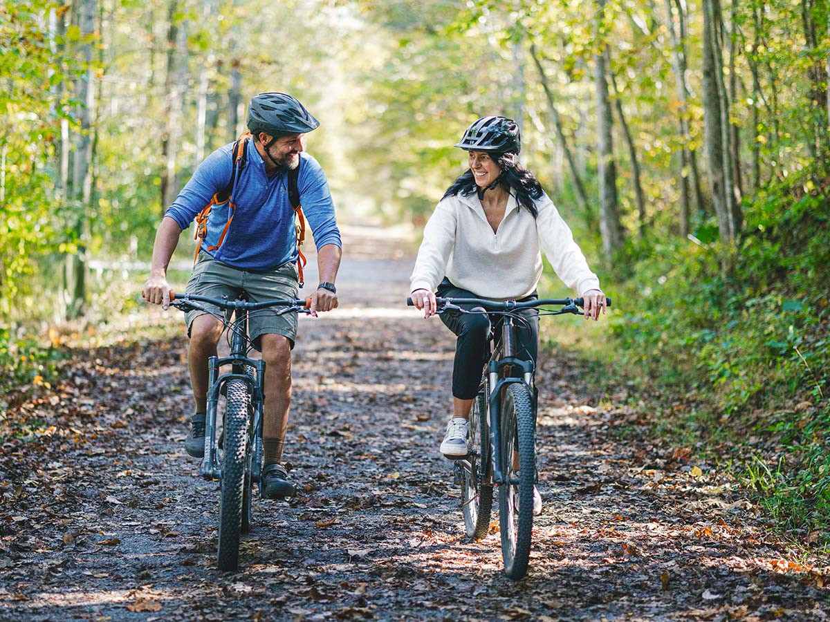 couple biking on the greenbrier river trail