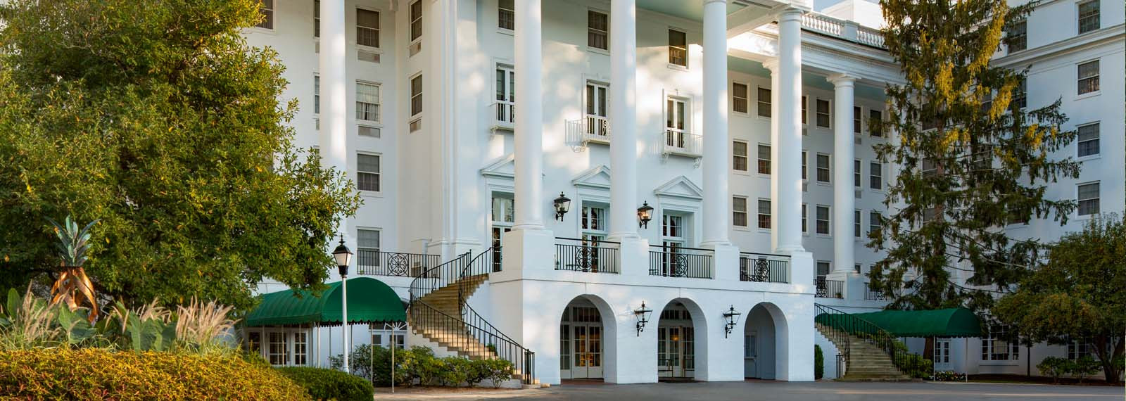 the greenbrier resort entrance