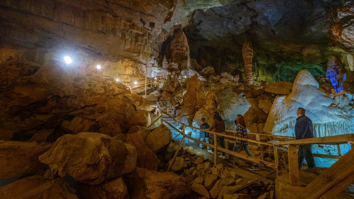 Family explores Lost World Caverns